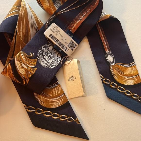 Hermes Twilly Navy and Gold Silk mini Scarf - Picture 4 of 7